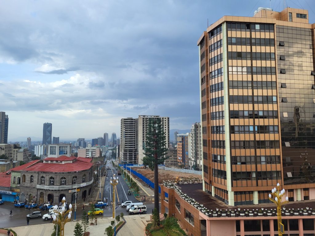 Éthiopie : après la guerre, les ambitieux projets de reconstruction à marche forcée d'Abiy Ahmed à Addis-Abeba